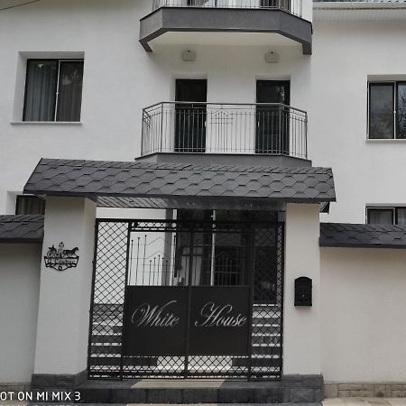 White House Aparthotel Balti Exterior photo