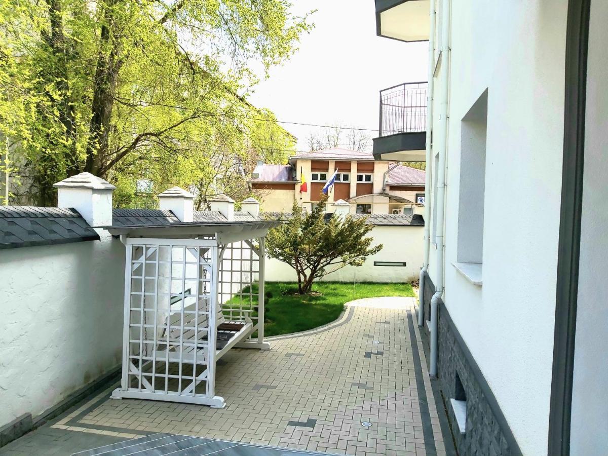 White House Aparthotel Balti Exterior photo