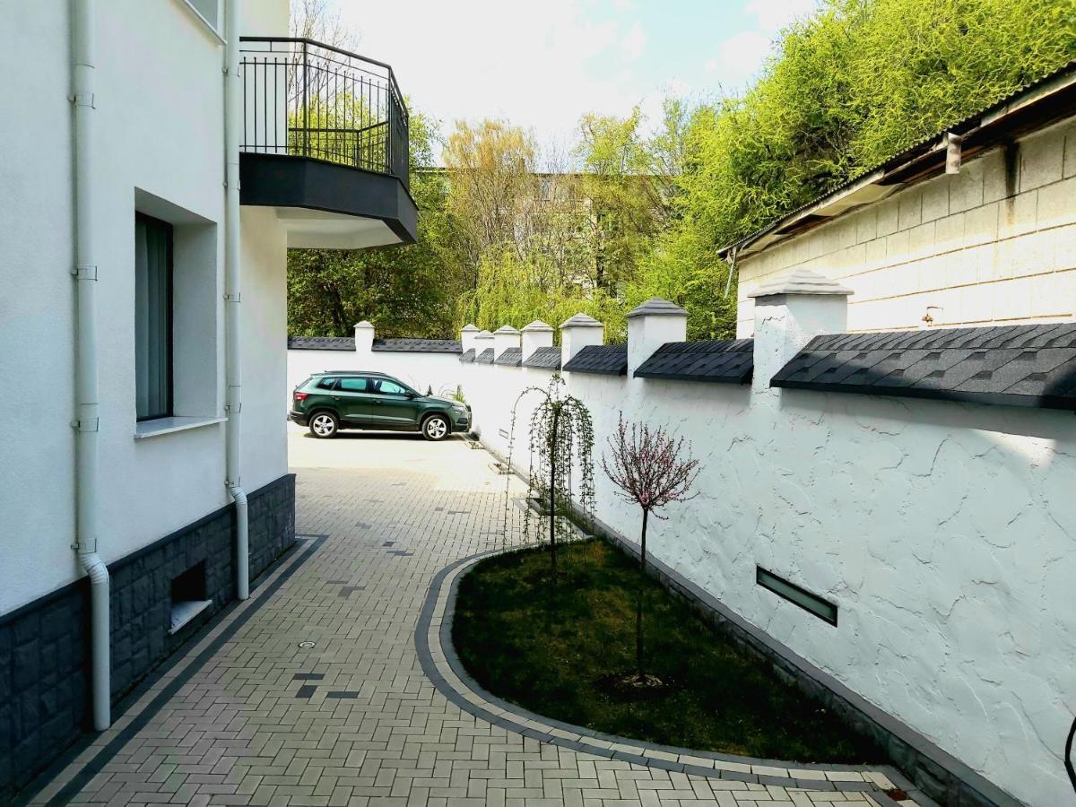 White House Aparthotel Balti Exterior photo